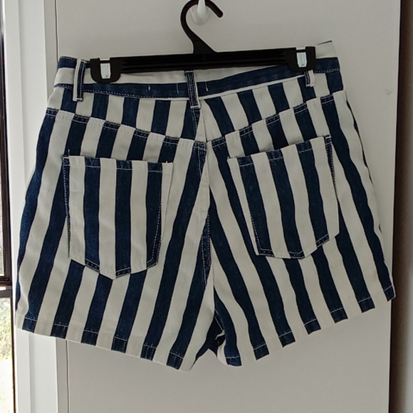 Cotton On - Striped shorts - Picture 2 of 2